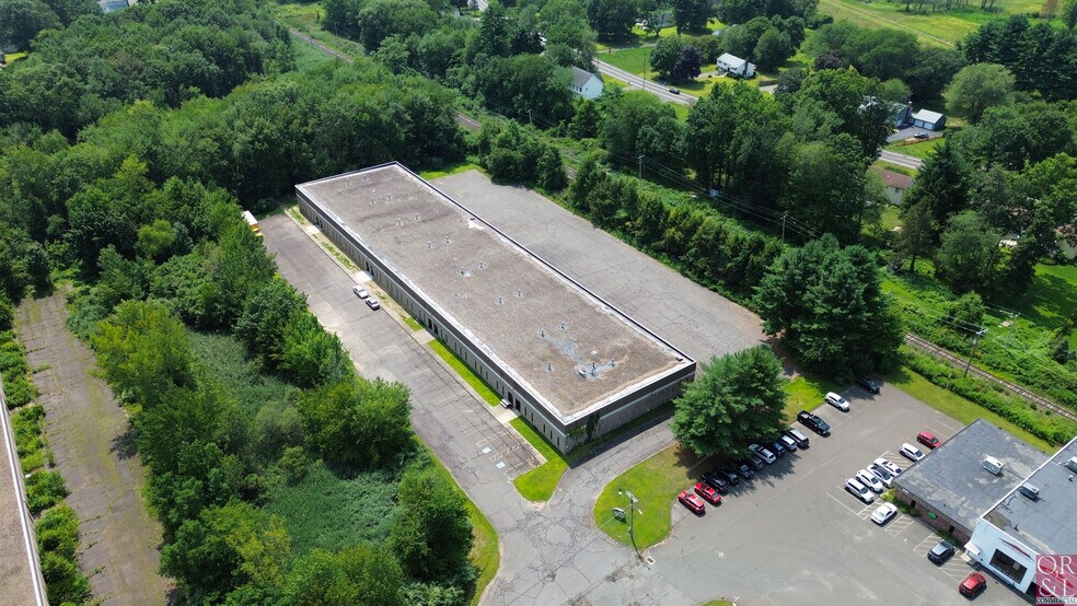 95 Peters Rd, Bloomfield, CT à louer - Photo de l’immeuble – Image 1 sur 20