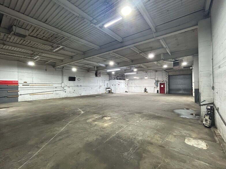 38-72 13th St, Long Island City, NY à louer - Photo de l’immeuble – Image 2 sur 5
