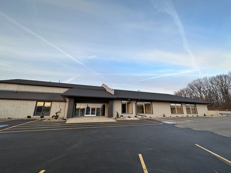 443-445 Turkeyfoot Lake Rd, Akron, OH à louer - Photo de l’immeuble – Image 2 sur 2