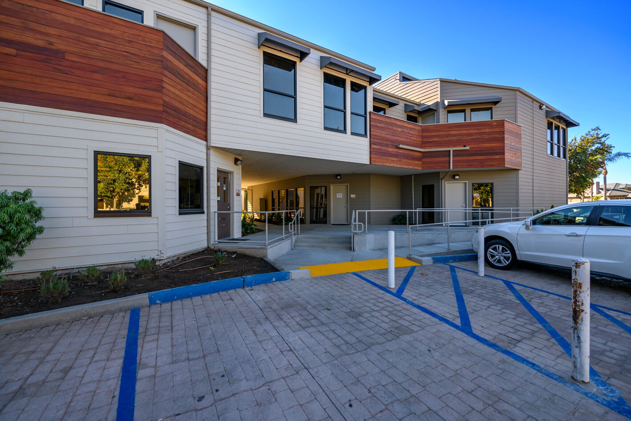 725 W La Veta Ave, Orange, CA à louer Photo principale– Image 1 sur 21