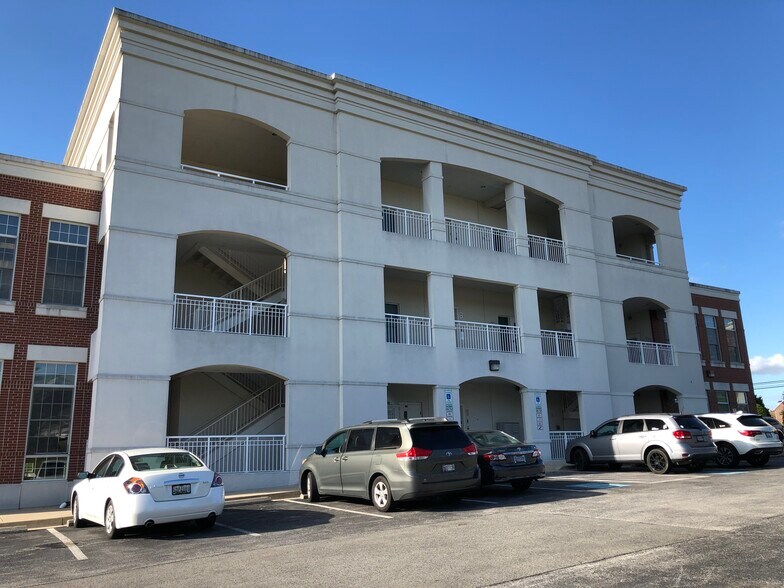 105 Centennial St, La Plata, MD à vendre - Photo de l’immeuble – Image 2 sur 13