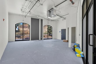 4671-4681 Huntington Dr S, Los Angeles, CA à louer Photo intérieure– Image 1 sur 5