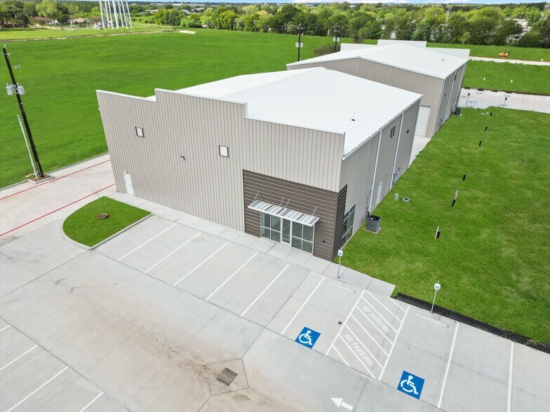 2050 Commerce Dr, Rosenberg, TX à vendre - Photo de l’immeuble – Image 3 sur 35