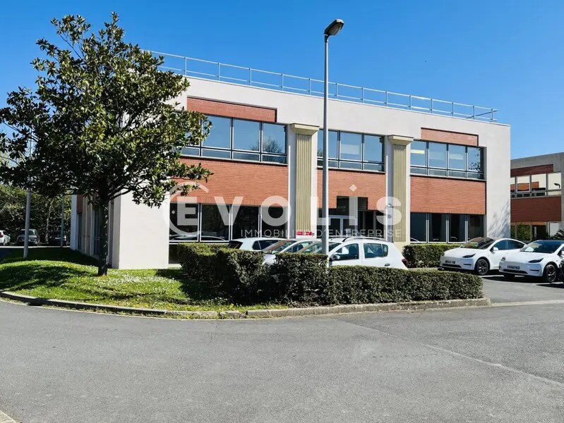 Bureau dans Émerainville à louer Photo de l’immeuble– Image 1 sur 18