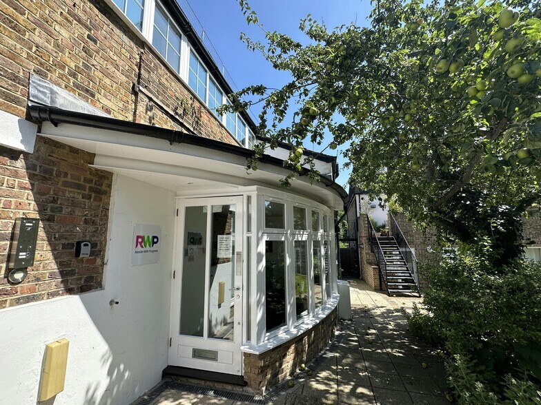 18 Lower Teddington Rd, Kingston Upon Thames à vendre - Photo de l’immeuble – Image 3 sur 9