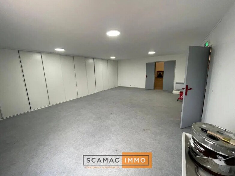 Bureau dans LES MILLES à louer - Photo de l’immeuble – Image 3 sur 6