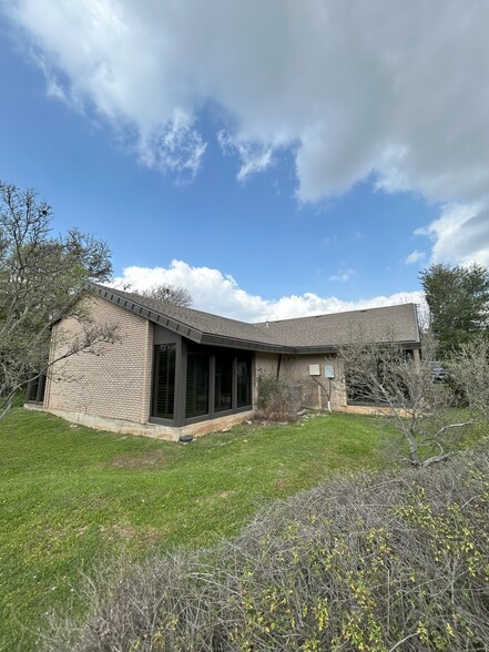 2525 Wallingwood Dr, Austin, TX à louer - Photo de l’immeuble – Image 2 sur 6