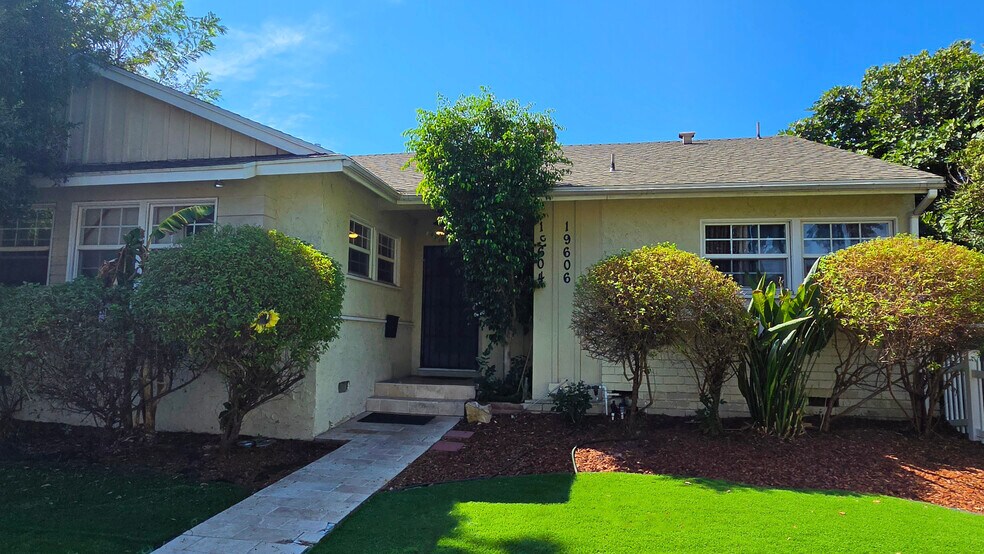 19604 Victory Blvd, Tarzana, CA à vendre - Photo de l’immeuble – Image 3 sur 10