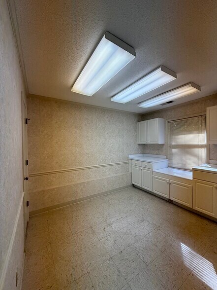 1377 E Garrison Blvd, Gastonia, NC à louer - Photo de l’immeuble – Image 2 sur 22