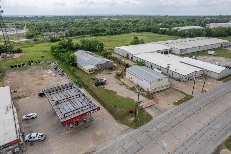 1003 S Kaufman St, Ennis, TX à vendre - Photo de l’immeuble – Image 3 sur 8