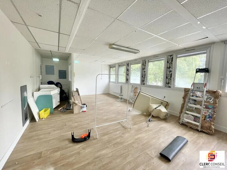 Bureau dans Bihorel à louer - Photo de l’immeuble – Image 3 sur 13