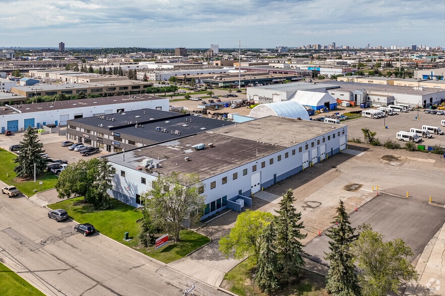 9550 45th Ave NW, Edmonton, AB à vendre - Aérien – Image 2 sur 11