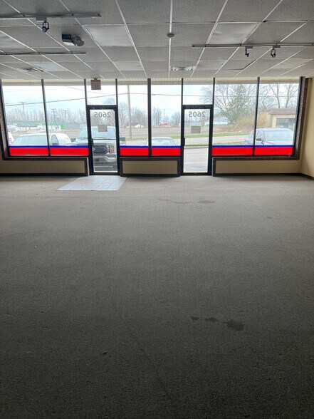 2593-2605 Needmore Rd, Dayton, OH à louer - Photo de l’immeuble – Image 2 sur 4