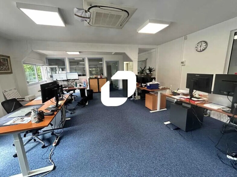 Local d’activités dans Montigny-lès-Cormeilles à louer - Photo de l’immeuble – Image 2 sur 16