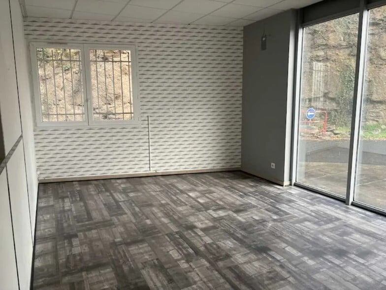 Bureau dans Saint-Chamond à louer - Photo intérieure – Image 3 sur 6