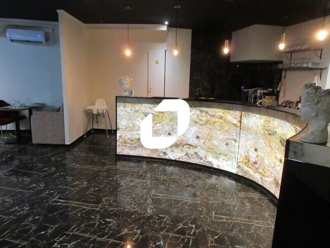 Plus de détails pour Local commercial à louer