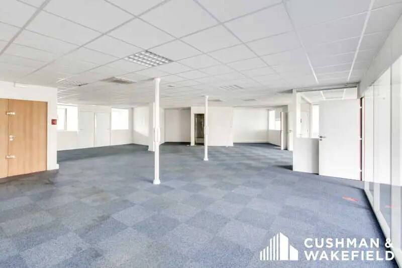 30 Avenue Du Chateau De Jouques, Gémenos à louer - Photo de l’immeuble – Image 3 sur 13