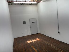 413-415 Vandervoort Ave, Brooklyn, NY à louer Photo intérieure– Image 1 sur 2