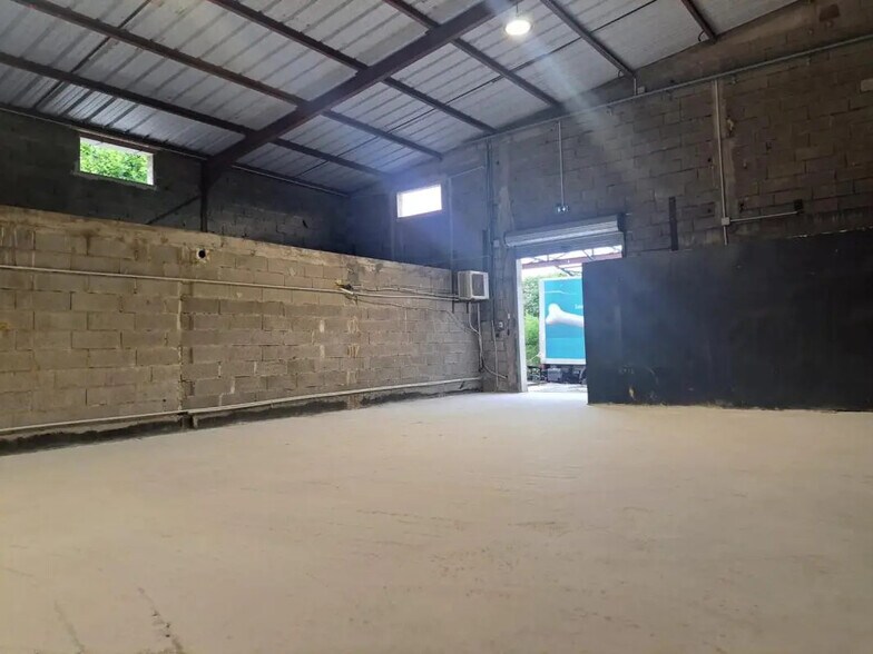 Local d’activités dans LE PLAN-DE-GRASSE à louer - Photo intérieure – Image 2 sur 4