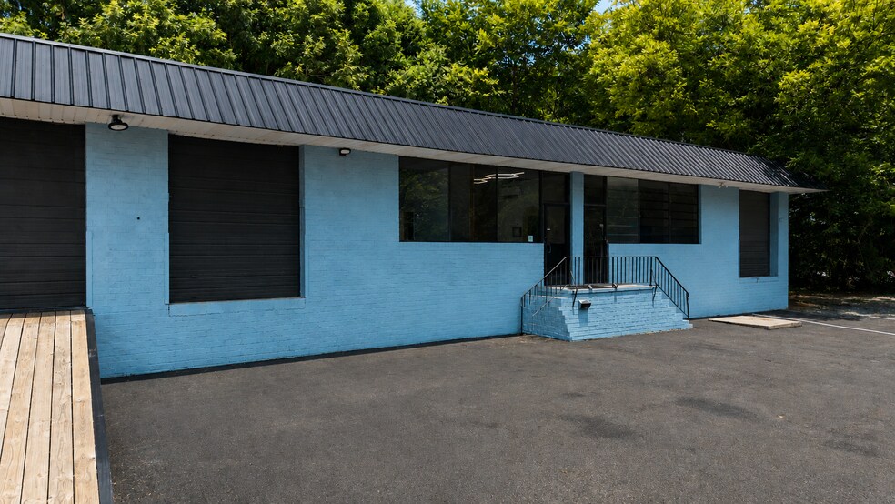 5926-5940 N Tryon St, Charlotte, NC à vendre - Photo de l’immeuble – Image 3 sur 7