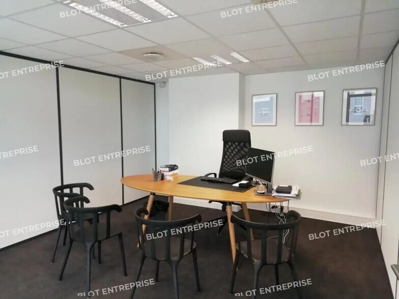 Bureau dans Bruz à louer - Photo de l’immeuble – Image 2 sur 4