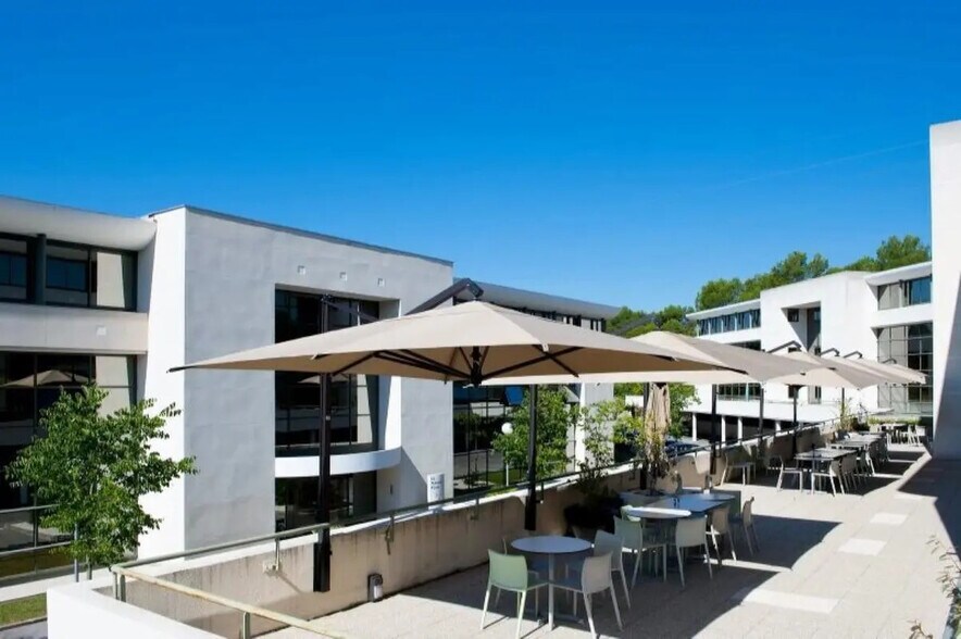 Bureau dans Mougins à louer - Photo de l’immeuble – Image 2 sur 10