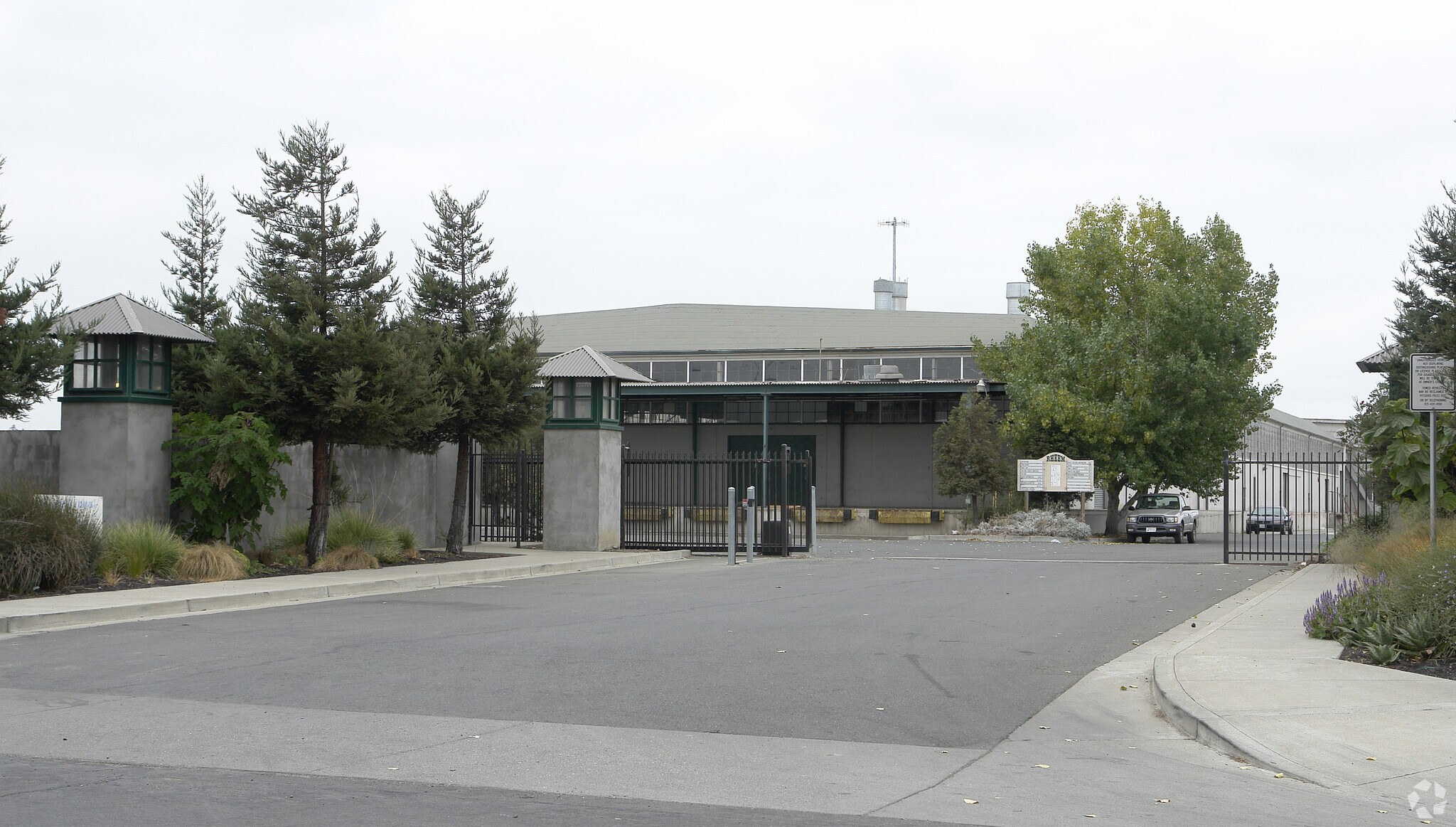 740-798 Market Ave, Richmond, CA à louer Photo principale– Image 1 sur 7