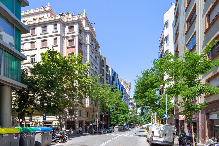 Bureau dans Barcelone, Barcelona à vendre - Photo de l’immeuble – Image 2 sur 5