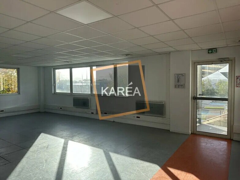 Bureau dans Mareuil-lès-Meaux à louer - Photo de l’immeuble – Image 2 sur 5