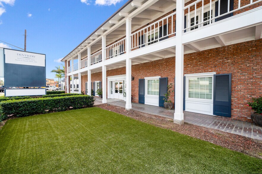 1350 Pacific Coast Hwy, Seal Beach, CA à louer - Photo de l’immeuble – Image 1 sur 6