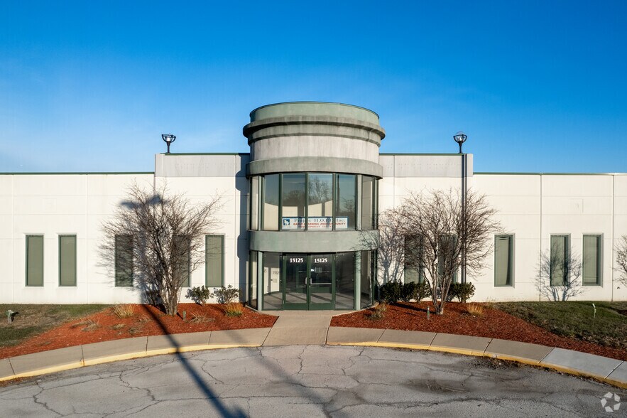 15115 S Dixie Hwy, Harvey, IL à louer - Photo de l’immeuble – Image 2 sur 6