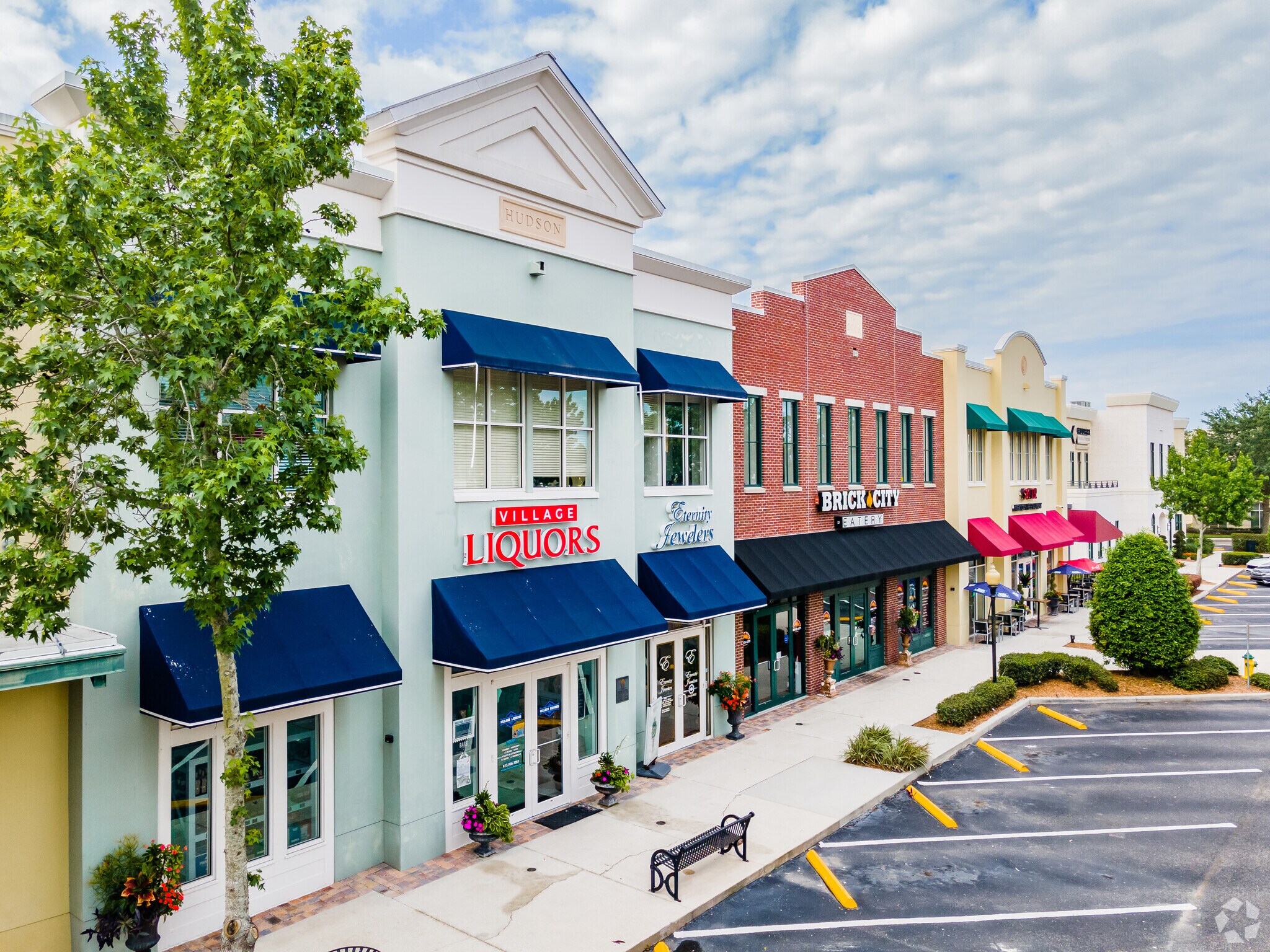 16540 Pointe Village Dr, Lutz, FL à louer Photo principale– Image 1 sur 35