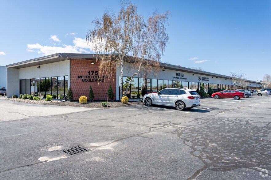 175 Metro Center Blvd, Warwick, RI à vendre - Photo principale – Image 1 sur 4