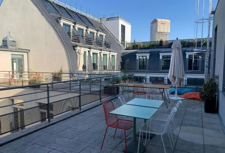 16-18 Rue De Londres, Paris à louer - Photo de l’immeuble – Image 2 sur 7