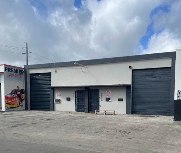 713 NW 6th Ave, Fort Lauderdale, FL à louer Photo principale– Image 1 sur 9