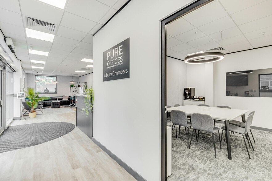 26 Bridge Rd E, Welwyn Garden City à louer - Photo de l’immeuble – Image 3 sur 9