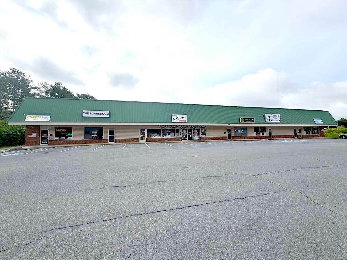 805 Sunset Dr, Johnson City, TN à louer Photo de l’immeuble– Image 1 sur 2