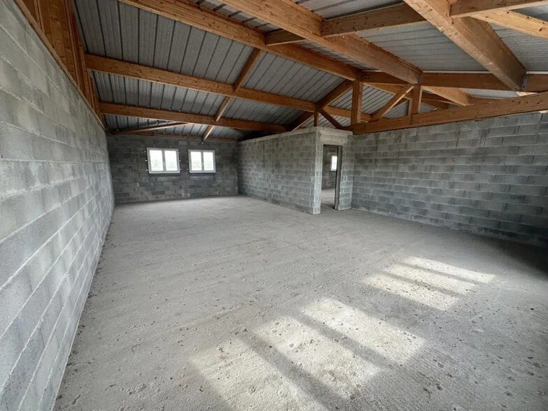 Local commercial dans Lançon-Provence à vendre - Photo de l’immeuble – Image 3 sur 8