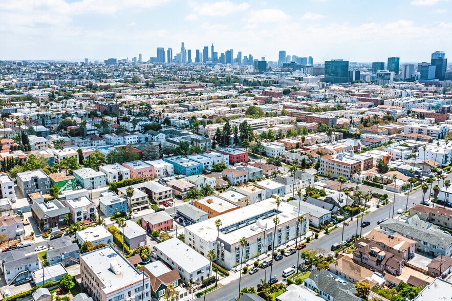 130 N Alexandria Ave, Los Angeles, CA à vendre - Photo de l’immeuble – Image 3 sur 7