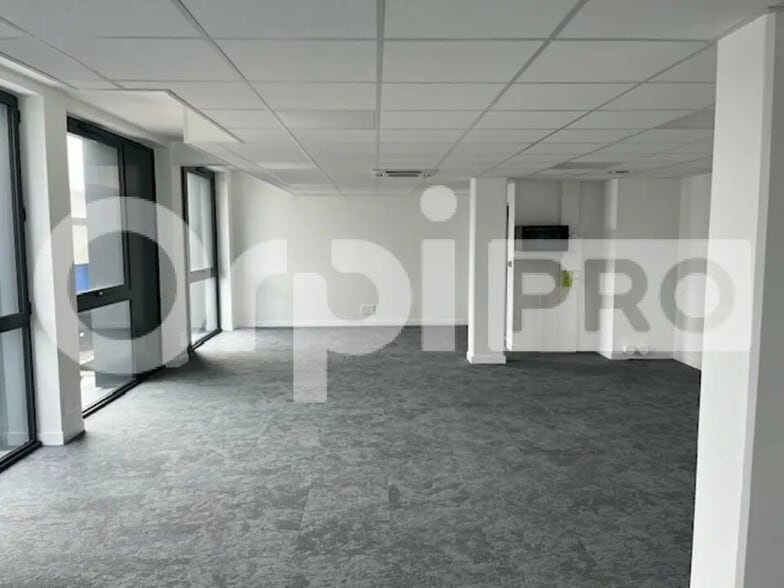 Bureau dans La Rochelle à vendre - Photo de l’immeuble – Image 3 sur 4