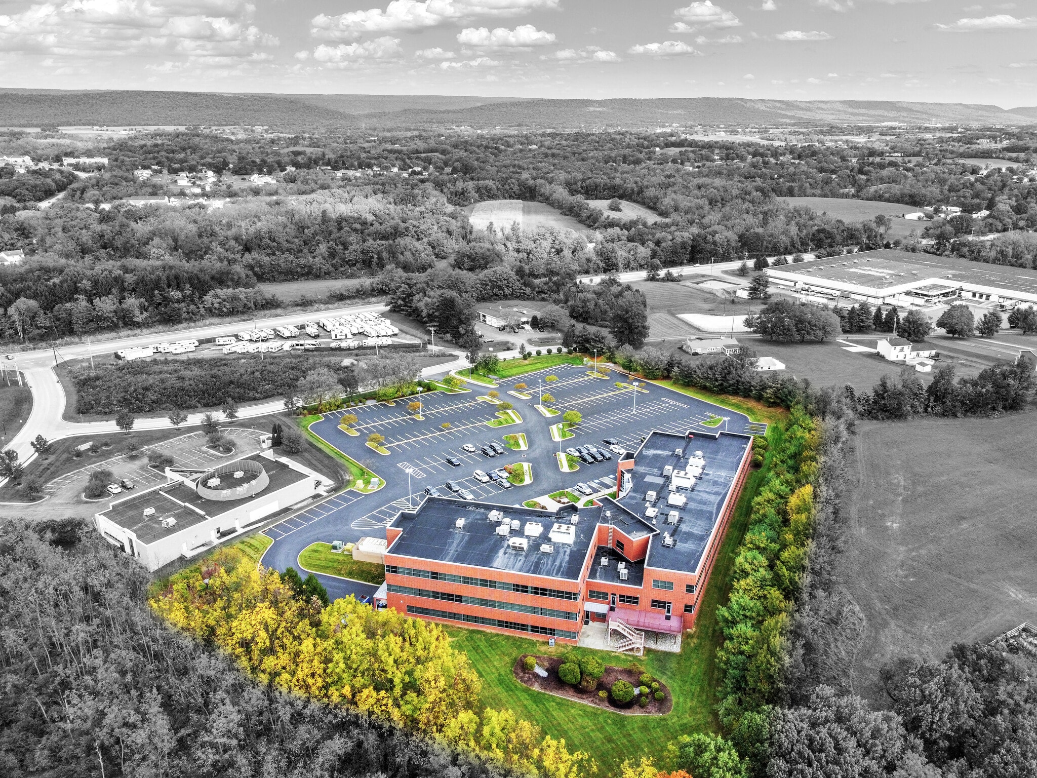 8040 Carlson Rd, Harrisburg, PA à louer Photo principale– Image 1 sur 13