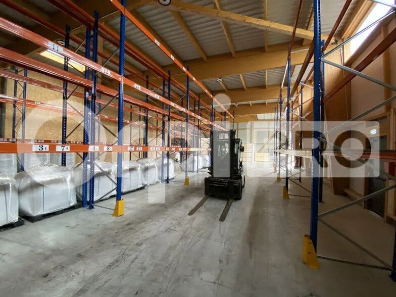 Local d’activités dans Pont-Audemer à louer - Photo de l’immeuble – Image 1 sur 10