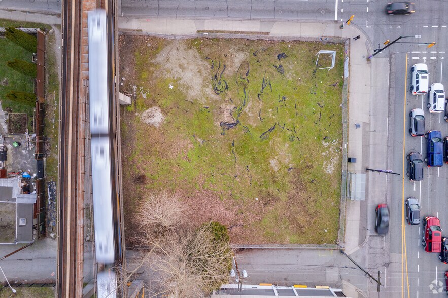 1705 12th Av E, Vancouver, BC à vendre - Aérien – Image 3 sur 4