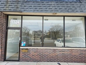 11324-11328 S Harlem Ave, Worth, IL à louer Photo intérieure– Image 1 sur 2