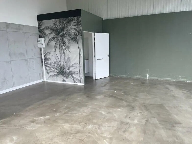 Local commercial dans Sainte-Sève à louer - Photo intérieure – Image 3 sur 3