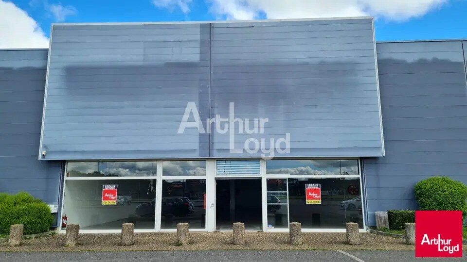 Local commercial dans Saint-Maur à louer Photo de l’immeuble– Image 1 sur 2