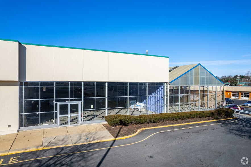 2811 Dekalb Pike, Norristown, PA à louer - Photo de l’immeuble – Image 2 sur 6
