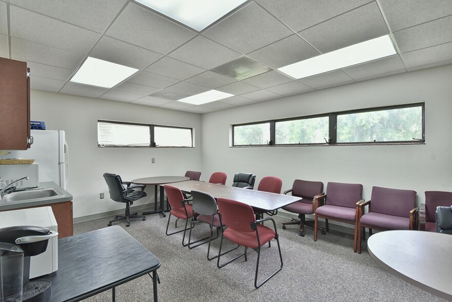 1805 SE Lake Weir Ave, Ocala, FL à vendre - Photo intérieure – Image 3 sur 46