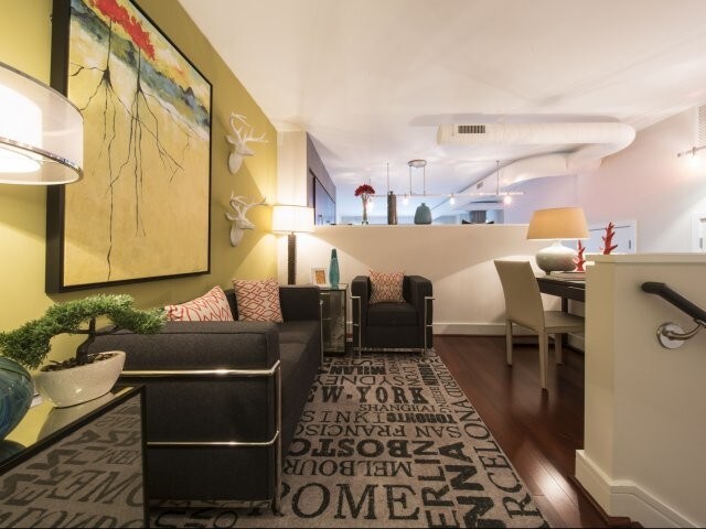 8210 Crestwood Heights Dr, McLean, VA à louer - Photo de l’immeuble – Image 2 sur 50