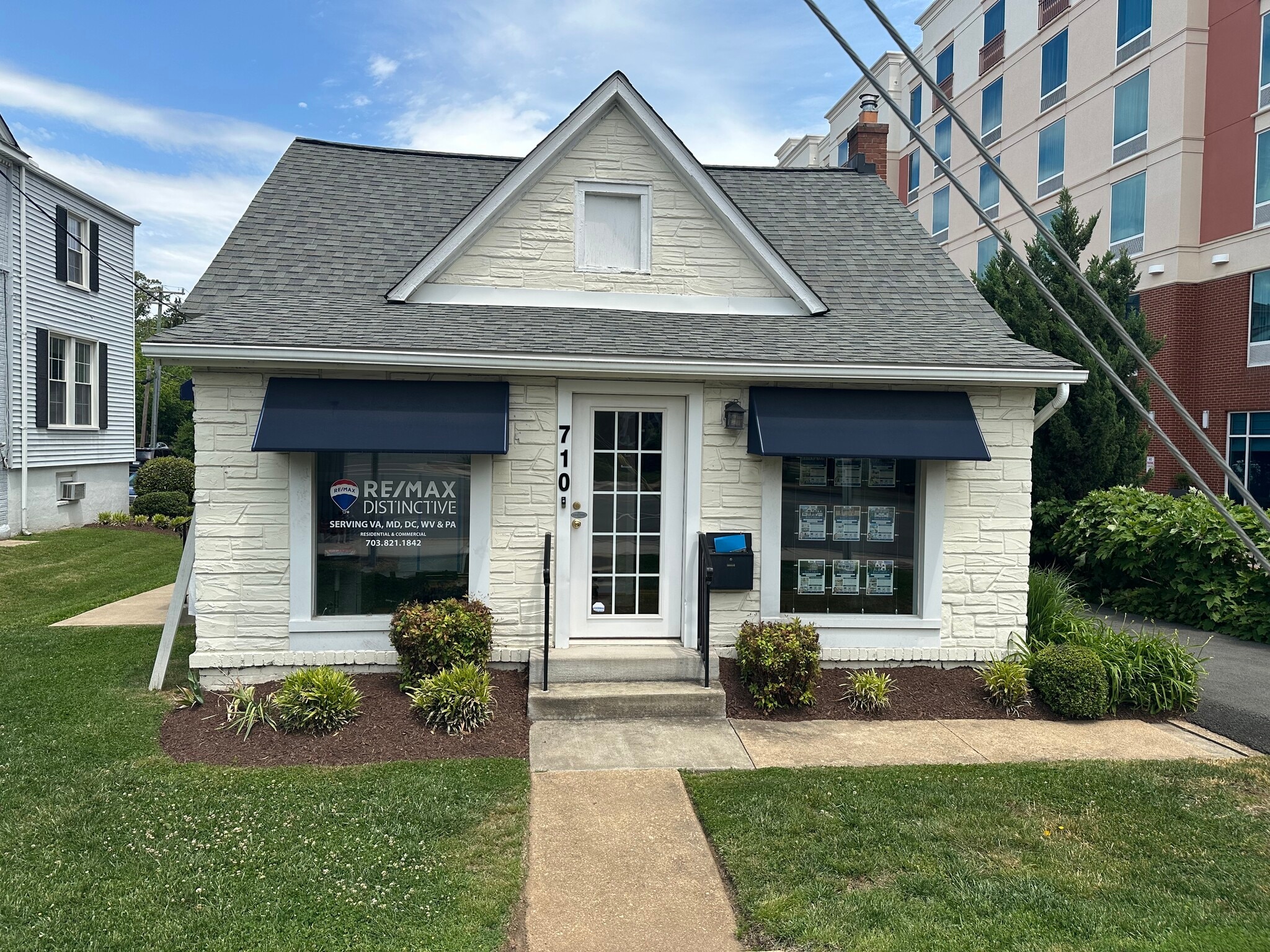 710 W Broad St, Falls Church, VA à louer Photo de l’immeuble– Image 1 sur 13